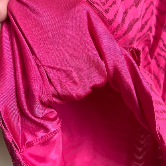 STRETCHY lace top in EUC - Picture 6 of 7